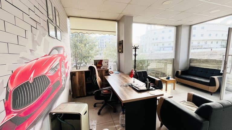 KÖŞE KONUM, GENİŞ VİTRİN, HAZIR KİRALIK DÜKKAN!