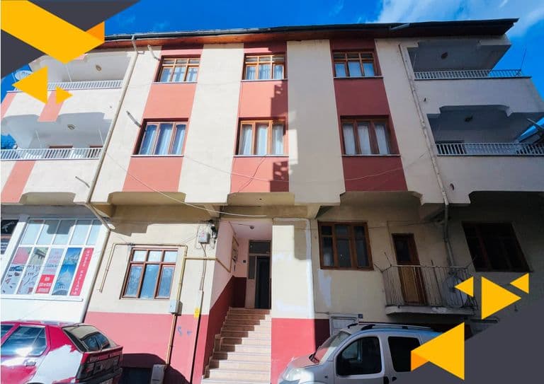 BAYBURT MERKEZ’DE, YURTİÇİ KARGO ARKASINDA 1+1 KİRALIK DAİRE!