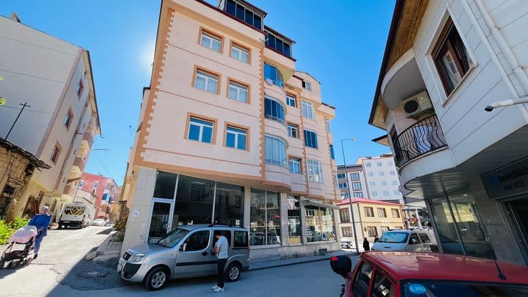 ŞEHRİN KALBİNDE EŞYALI 3+1 | DOĞU & BATI CEPHE | CUMHURİYET CADDESİ'NE 1 DAKİKA YÜRÜME MESAFESİNDE