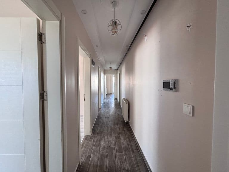 ÇİFTLİKKÖY'DE AVANTAJLI KONUMDA 3+1 KİRALIK DAİRE