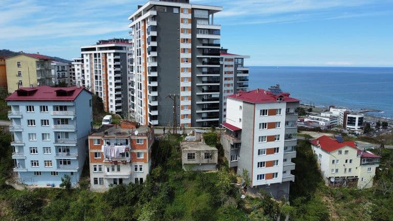 DORA GÜVENCESİYLE TEYYAREDÜZÜ MAHALLESİNDE 315 m² SATILIK ARSA!