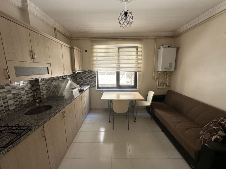 DORA’DAN GÜMÜŞHANE ÇARŞI MERKEZDE TAŞINMAYA HAZIR EŞYALI 1+1 KİRALIK DAİRE
