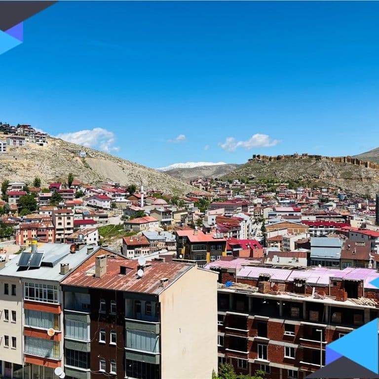 ŞEHİR MERKEZİNDE EŞSİZ ŞEHİR MANZARALI SATILIK ARA KAT DAİRE