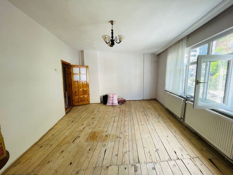 DORA'DAN ÇARŞININ GÖBEĞİNDE SATILIK 2+1 DAİRE