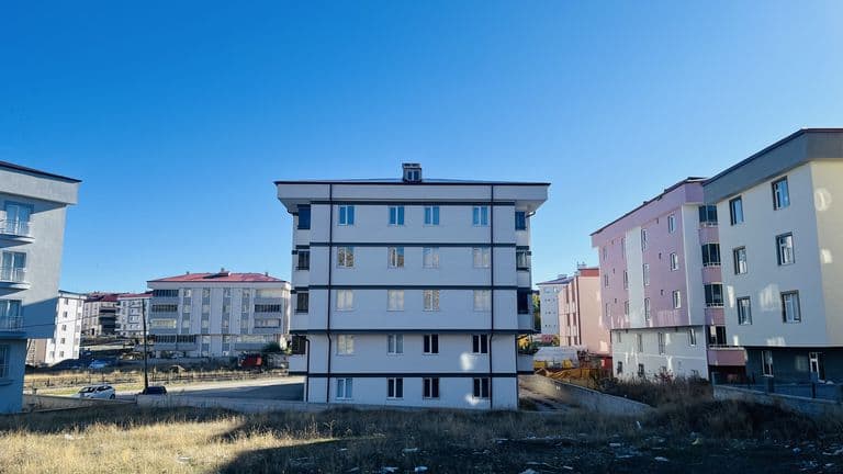 YENİ PARK VE BAHÇELERİN HEMEN YANI BAŞINDA FIRSAT FİYATLI DAİRE