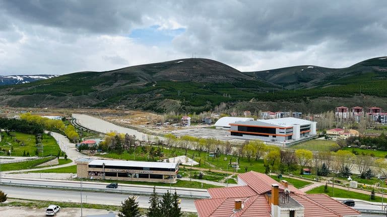 GÜNEY CEPHE, ARA KAT, ŞEHİR PARKI MANZARALI SATILIK DAİRE