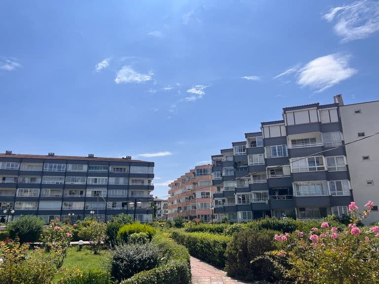 DORA -SAHİLE SIFIR , HARİKA DENİZ MANZARALI SATILIK 2+1 DAİRE