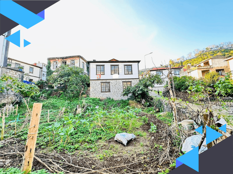 DORA'DAN SATILIK TARİHİ TESCİLLİ KONAK 4+1 180 m2