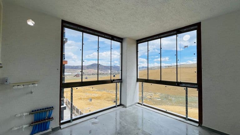 AYRICALIKLI YAŞAMIN YENİ ADRESİ, 3+1 LÜKS DAİRE