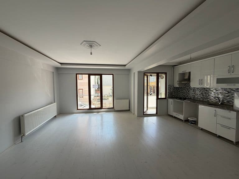 MASRAFSIZ,2 BALKONLU,EBEVEYN BANYOLU YÜKSEK GİRİŞ DAİRE
