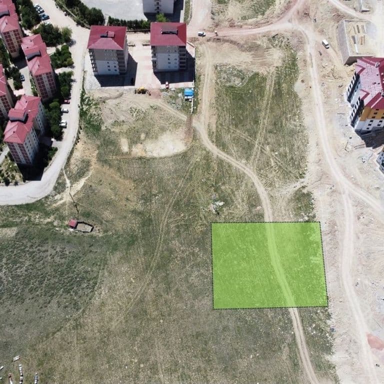 ÇOKLU KONUT YAPIMINA UYGUN, 2.655 M² SATILIK KÖŞE PARSEL ARSA