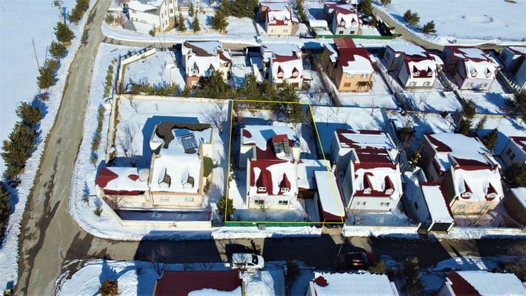 DORA - 536 M² ARSA ÜZERİNE KURULU MÜSTAKİL TRİPLEKS VİLLA