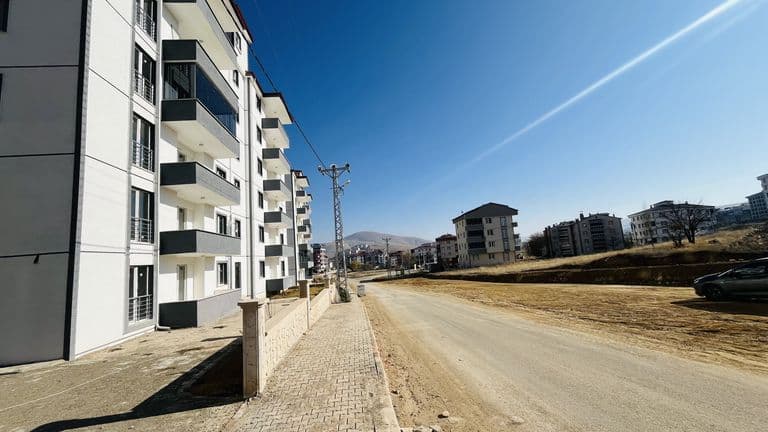 DORA - SIFIR YÜKSEK GİRİŞ KAPALI OTAPARKLI 3+1 LÜKS DAİRE