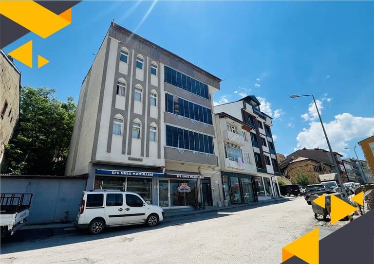VELİŞABAN'DA ŞEHRİN KALBİNDE | CUMHURİYET CADDESİ'NE 1 DAKİKA MESAFEDE GENİŞ VE FERAH 3+1 YAŞAM ALANI