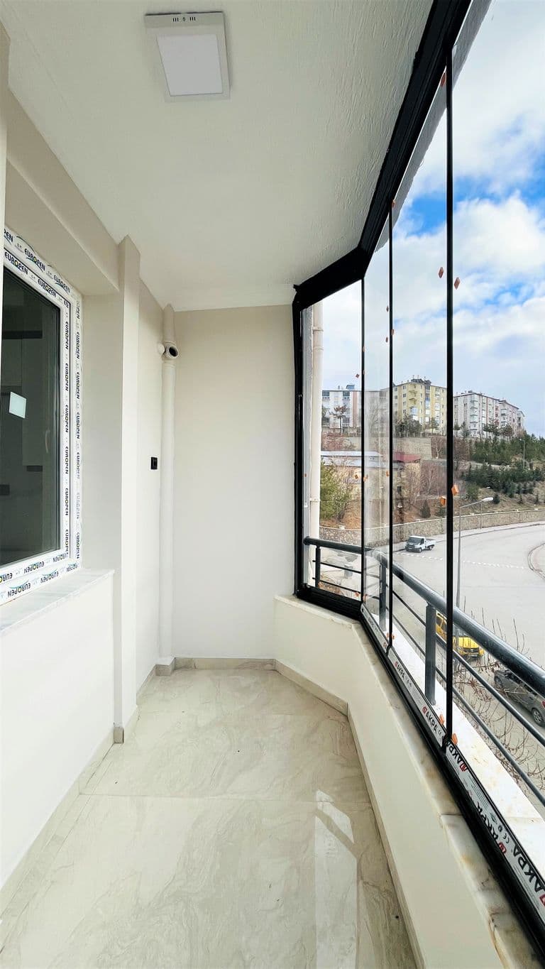 MERKEZDE YENİLENMİŞ ARA KAT, GÜNEY CEPHE, 3+1 SATILIK DAİRE