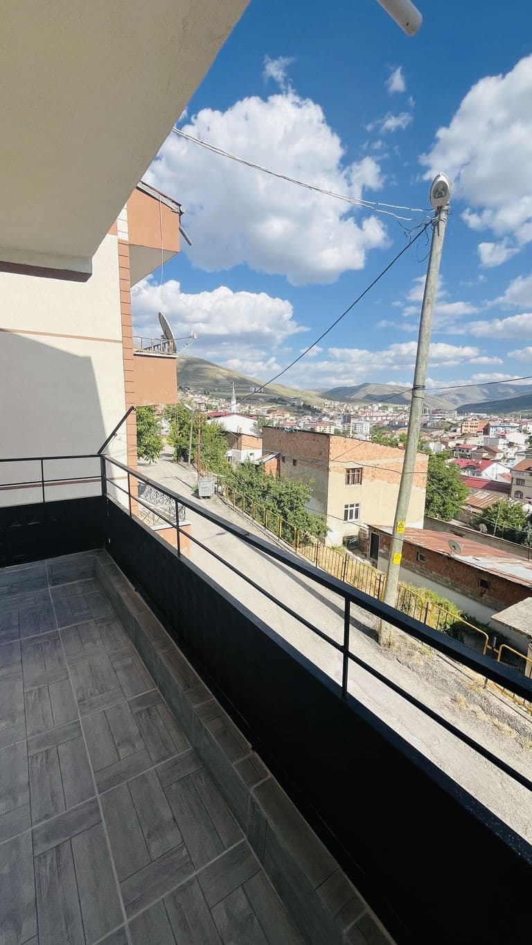 TUZCUZADE MAHALLESİNDE ŞEHİR MANZARALI 2+1 KİRALIK DAİRE