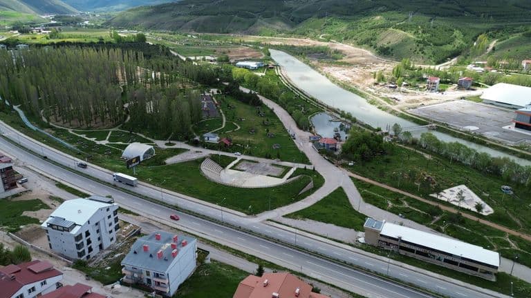 ZAHİT MAHALLESİ'NDE ŞEHİR MANZARALI, YERDEN ISITMALI, SIFIR BİNADA FERAH 3+1 KİRALIK DAİRE