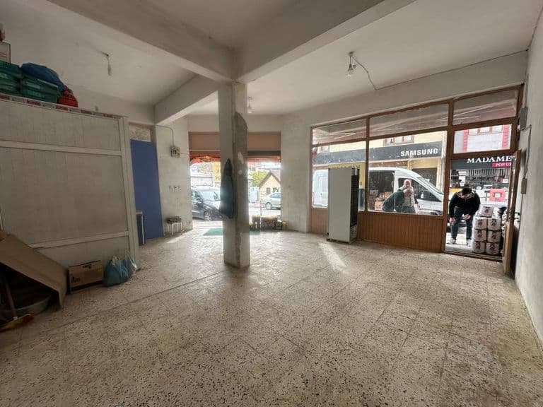 DORA'DAN KÖŞE KONUMLU GENİŞ VİTRİN ALANLI KİRALIK İŞYERİ