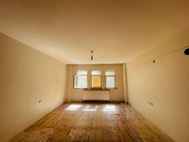 DORADAN MERKEZİ KONUMDA LİSELERE YAKIN 3+1 KİRALIK DAİRE