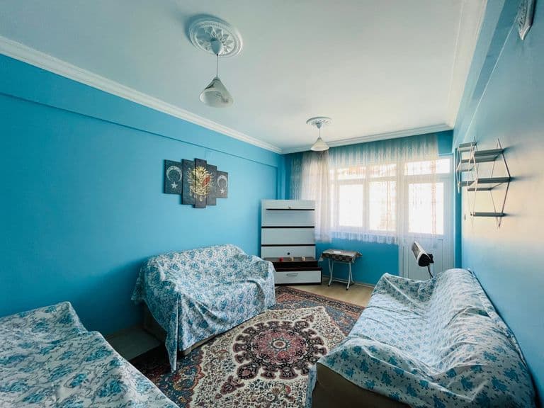 ŞEHİR MERKEZİNDE EŞYALI 1+1 DOLMUŞ DURAĞI YANI