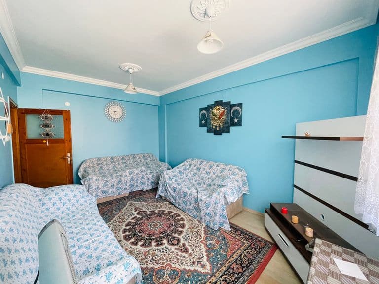 ŞEHİR MERKEZİNDE EŞYALI 1+1 DOLMUŞ DURAĞI YANI