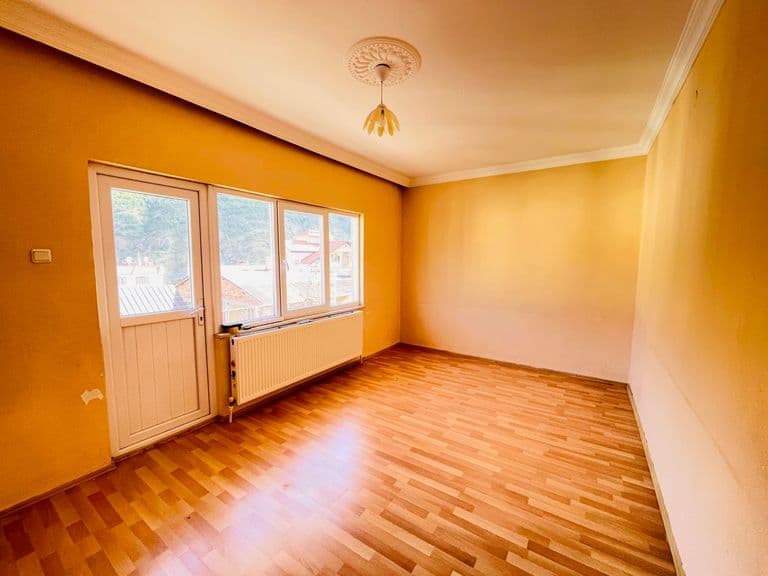 OKULLAR BÖLGESİNDE MERKEZİ KONUMDA KİRALIK 2+1 DAİRE