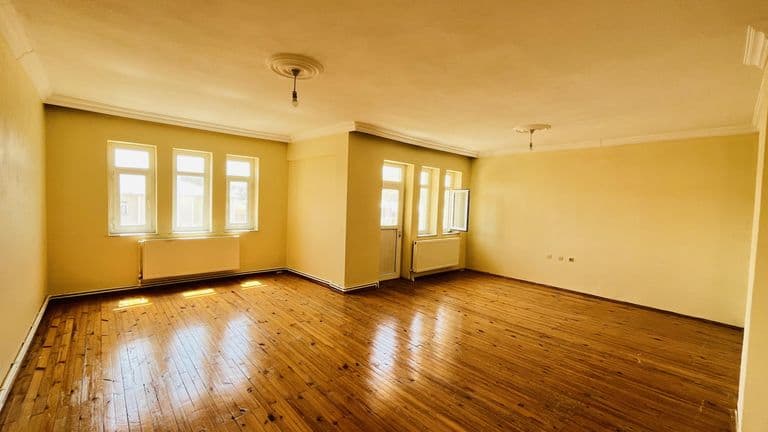 BAYBURT KALEARDI’NDE AİLEYE UYGUN, ULAŞIMA YAKIN, GÜVENLİ KİRALIK 3+1 DAİRE