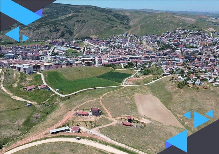 DORA - ŞEHİR MANZARALI HUZURLU VE HER AMACA UYGUN BİR ARSA İMKANI