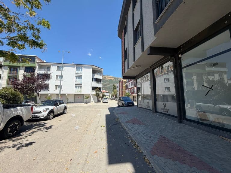 YENİ BİNADA KAÇIRILMAYACAK KİRALIK DÜKKAN FIRSATI!