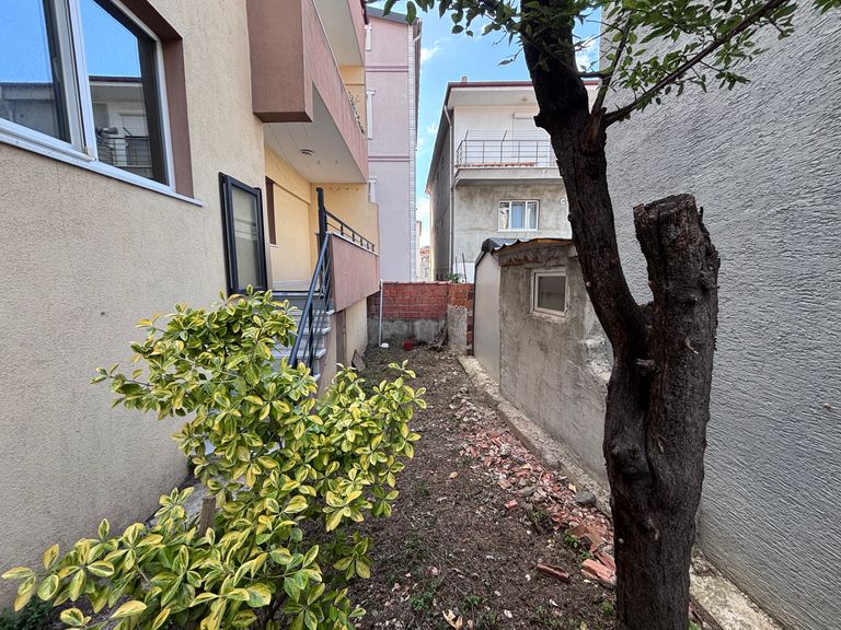 BAĞLARBAŞI MAHALLESİ’NDE KİRALIK BAHÇELİ 2+1 DAİRE