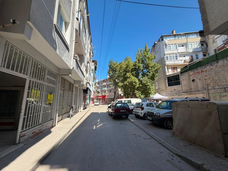 GEMLİK ÇARŞI'NIN KALBİNDE SATILIK DÜKKAN