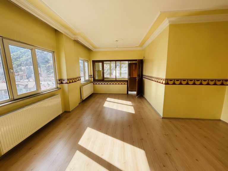 GÜNTAŞ ÜSTÜNDE ŞEHRİN GÖBEĞİNDE KİRALIK 2+1 DAİRE