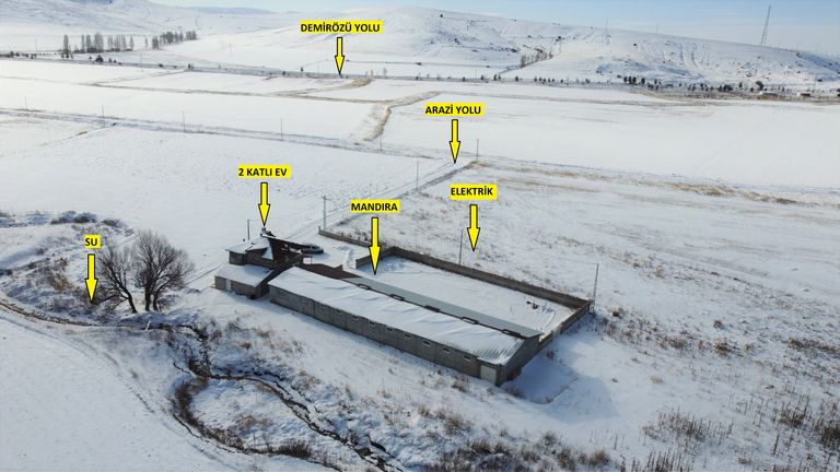 DORA - YOL, SU, ELEKTRİK 2.772 M² ARSA ÜZERİNE KURULU ÇİFTLİK
