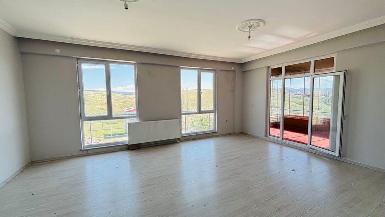 DORA - TRABZON YOLU ÜZERİ BAHÇEŞEHİR EVLER 3+1 FERAH DAİRE