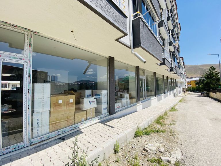 BÜYÜK METREKARE BÜYÜK KONFOR: DORADAN 950 METREKARE DÜKKAN