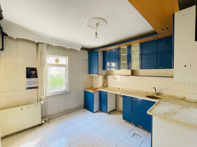 ANA YOL ÜZERİNDE DÜZ AYAK TAM ARADIĞINIZ 3+1 SATILIK DAİRE