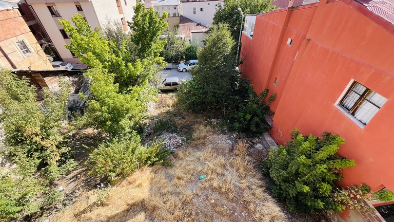 ŞEHRİN TAM MERKEZİNDE 120 M² YATIRIM FIRSATI ARSA