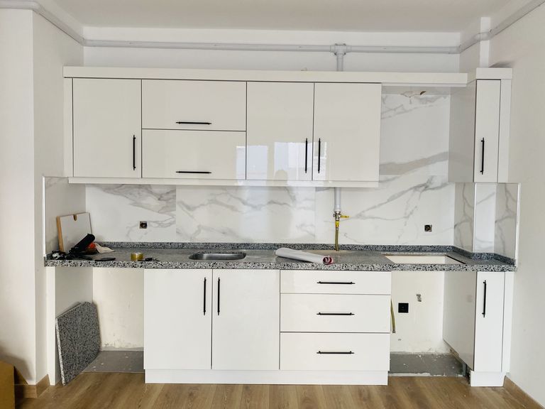 DORA'DAN GEMİLERÇEKEĞİ'NDE MODERN YERDEN ISITMALI 2+1 KİRALIK DAİRE