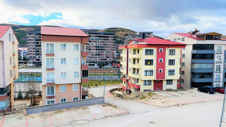 MERKEZDE YENİLENMİŞ ARA KAT, GÜNEY CEPHE, 3+1 SATILIK DAİRE