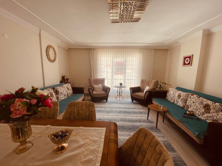 OTOBÜS KAPINIZDA İHTİYAÇLAR ELİNİZİN ALTINDA SATILIK 3+1 DAİRE