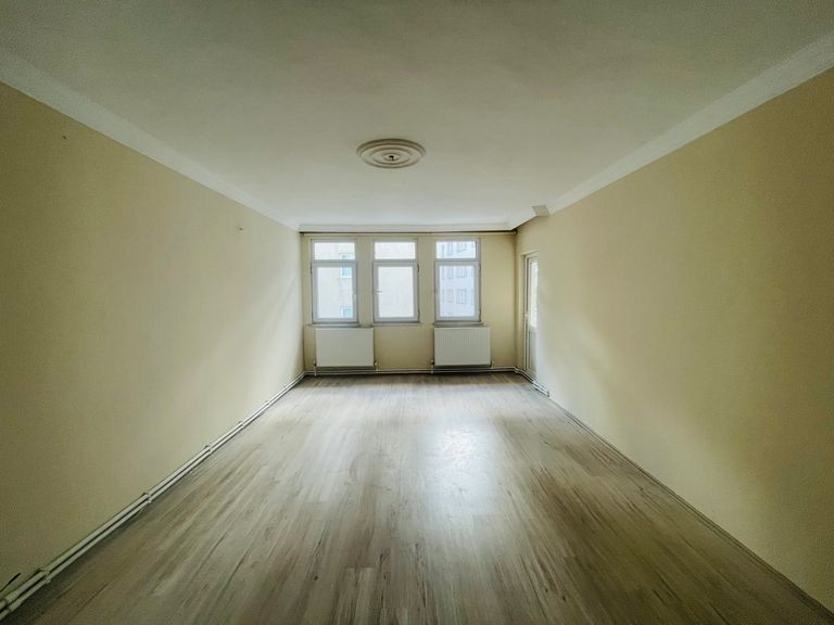 DORADAN ŞEHRİN GÖBEĞİNDE 2+1 KİRALIK DAİRE