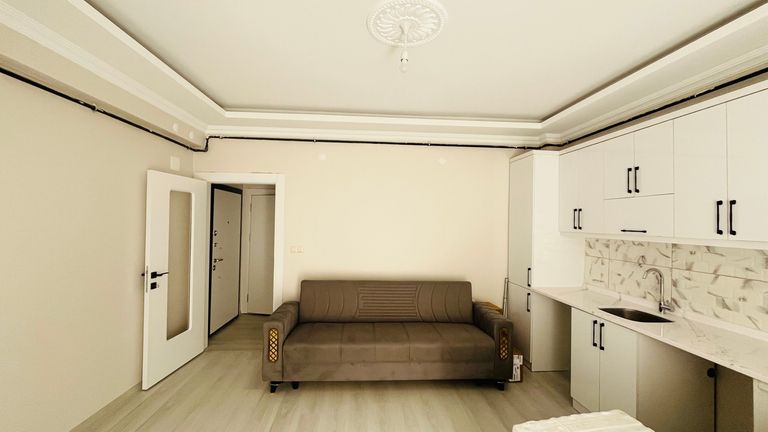 KADIZADE MAHALLESİNDE MERKEZİ KONUMDA SIFIR 1+1 KİRALIK DAİRE