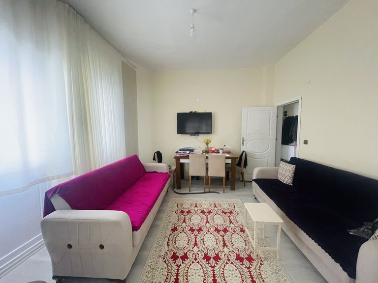 DORA'DAN ÇARŞININ İÇİNDE RAHAT OTURUMA SAHİP SATILIK 2+1 DAİRE