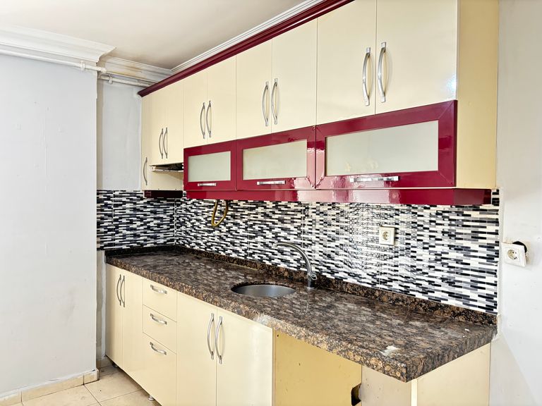 GENİŞ VE KULANIŞLI 2+1 GİRİŞ KAT DAİRE