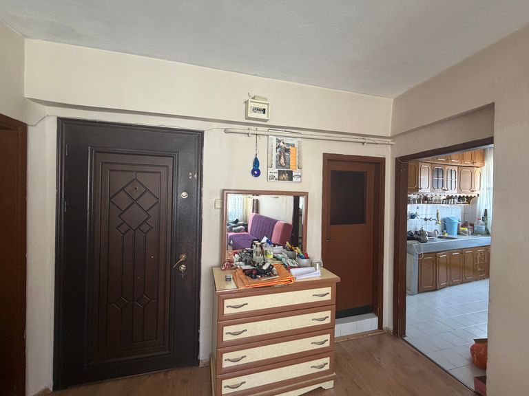 AHMET SÜREN MEYDANINDA MERKEZİ 2+0 2 BALKONLU DAİRE