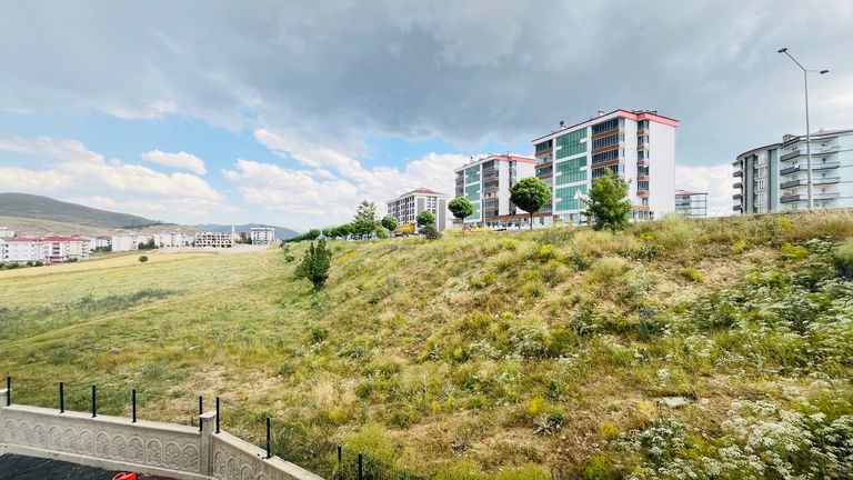 MEVA YAPI'DA SİTE İÇERİSİNDE GENİŞ VE MODERN 2+1 KİRALIK DAİRE