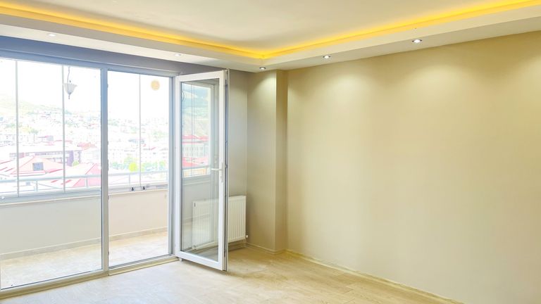 DORA - ŞEHİR MERKEZİNDE ŞEHİR MANZARALI DUBLEKS DAİRE