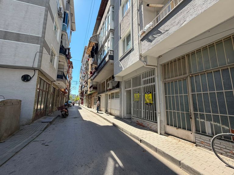 GEMLİK ÇARŞI'NIN KALBİNDE SATILIK DÜKKAN
