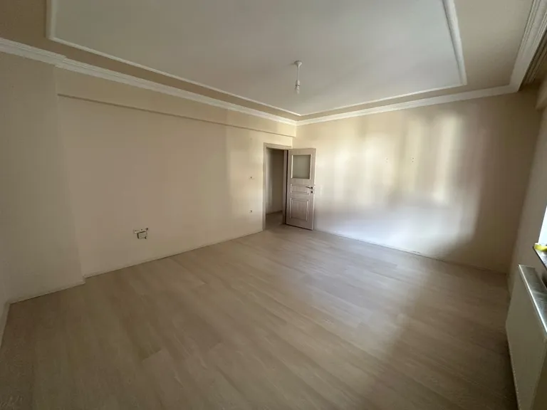 DORA'DAN GÜMÜŞELİ SİTESİ'N DE GENİŞ FERAH 3+1 KİRALIK DAİRE