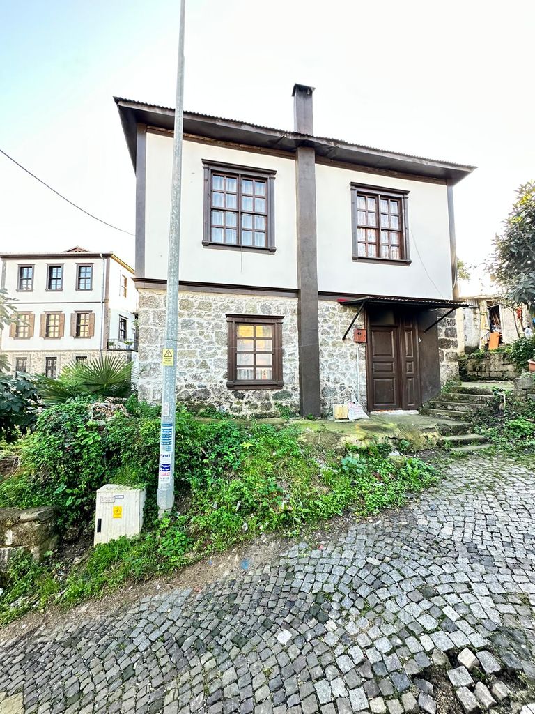 DORA'DAN SATILIK TARİHİ TESCİLLİ KONAK 4+1 180 m2